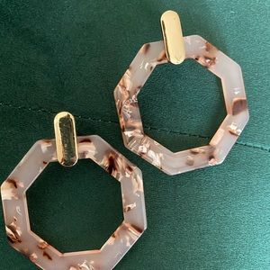 Tortoise shell statement earrings!
